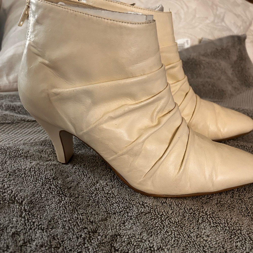 leather ankle boots.Size 7    Worn 3 times - Picture 4 of 4